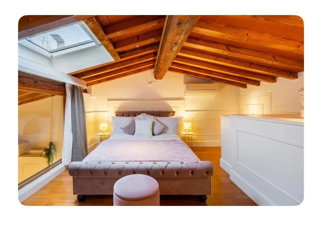 The Bright Window In Florence! Centralissimo! Италия
